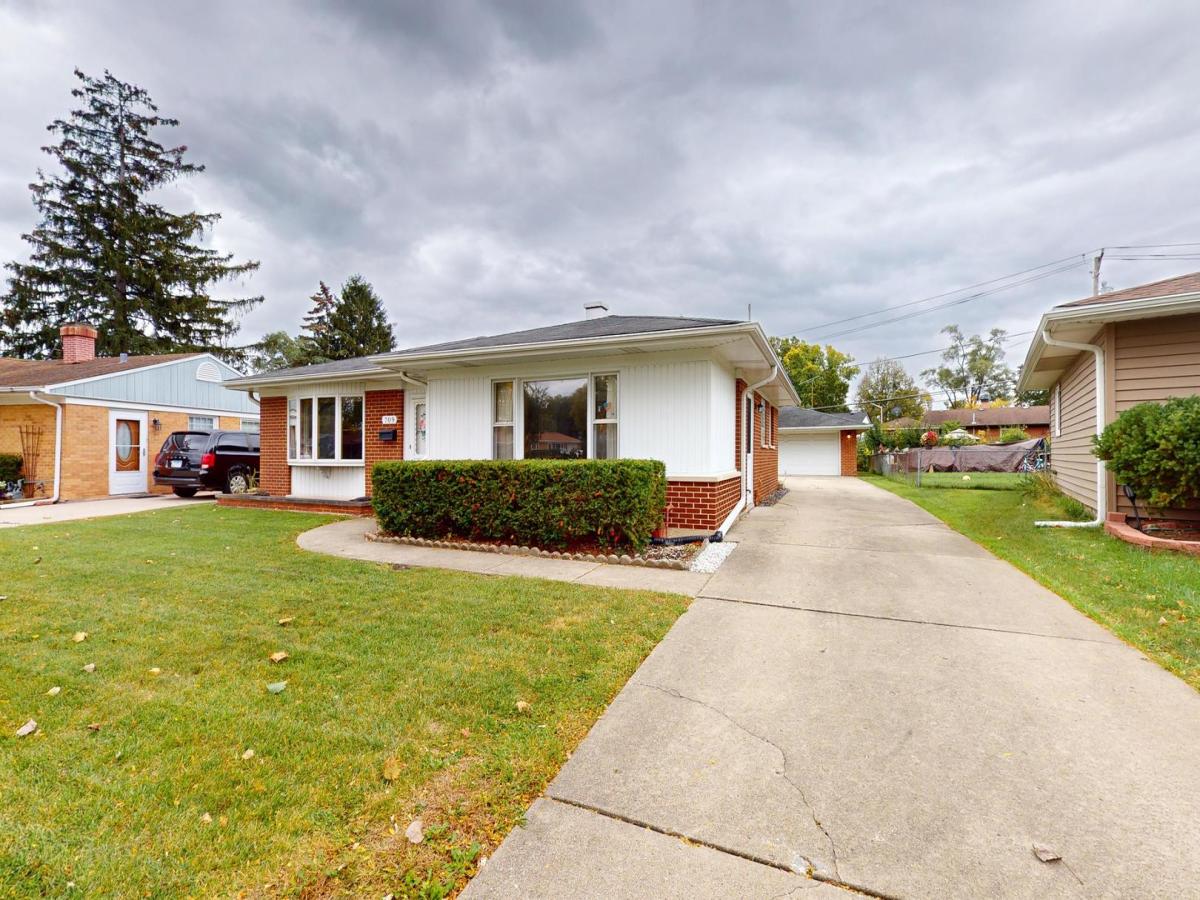 709 S Dennis Road Wheeling IL 60090 MLS #MRD12502161 45 MLS #MRD12502161 image #0