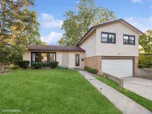 17922 Normandy Lane Hazel Crest IL 60429 MLS #MRD12427219 50 broker reciprocity