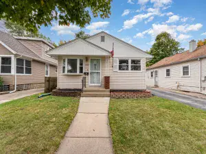 819 N Chicago Street Pontiac IL 61764 MLS #MRD12480669 56 broker reciprocity