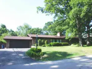 8 Sterling Circle #104 Wheaton IL 60189 MLS #MRD12410051 48 broker reciprocity