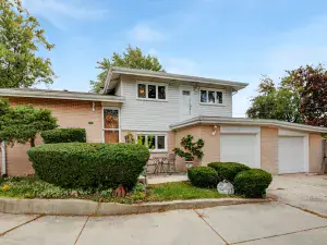 2751 Pauline Avenue Glenview IL 60025 MLS #MRD12453379 56 broker reciprocity
