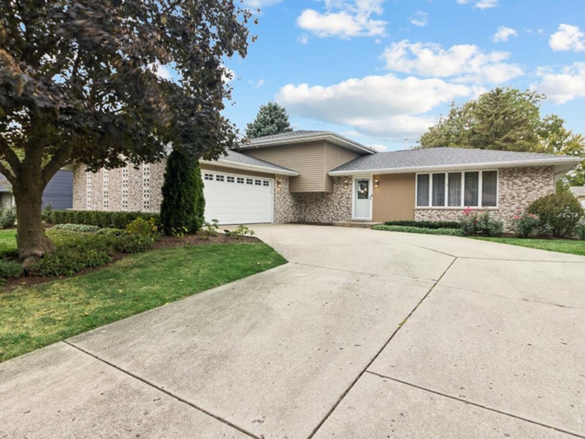 605 Edgebrook Drive Shorewood IL 60404 MLS #MRD12502683 45 MLS #MRD12502683 image #0