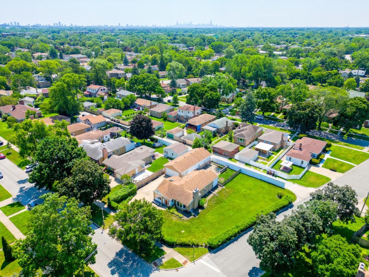 5261 Mulford Street Skokie IL 60077 MLS #MRD12502767 45 MLS #MRD12502767 image #0