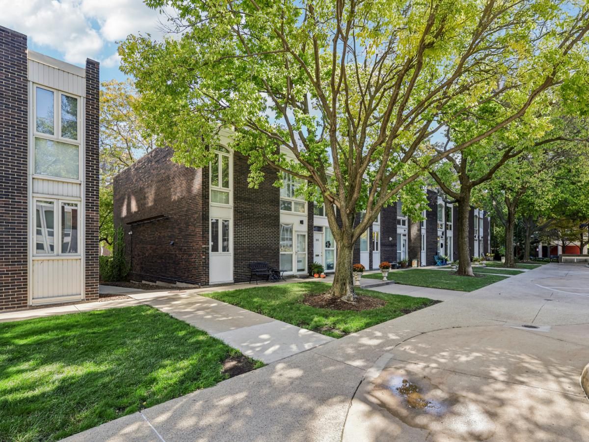 1319 N Sandburg Terrace Chicago IL 60610 MLS #MRD12502930 45 MLS #MRD12502930 image #0