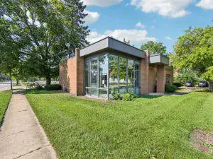 472 N McLean Boulevard #201-202 Elgin IL 60123 MLS #MRD12427608 32 broker reciprocity