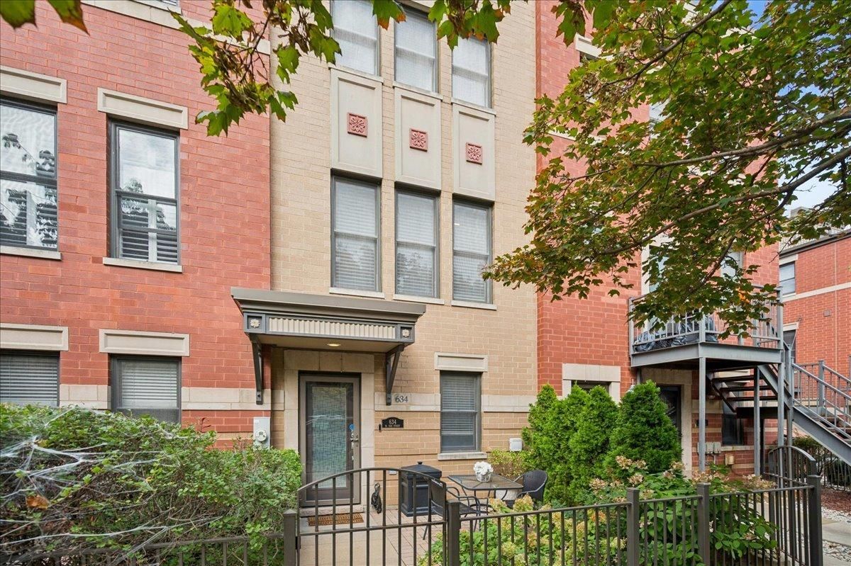 634 W Oak Street Chicago IL 60610 MLS #MRD12503666 45 MLS #MRD12503666 image #0