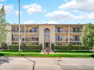 9528 S Bennett Avenue Chicago IL 60617 MLS #MRD12504343 60 broker reciprocity