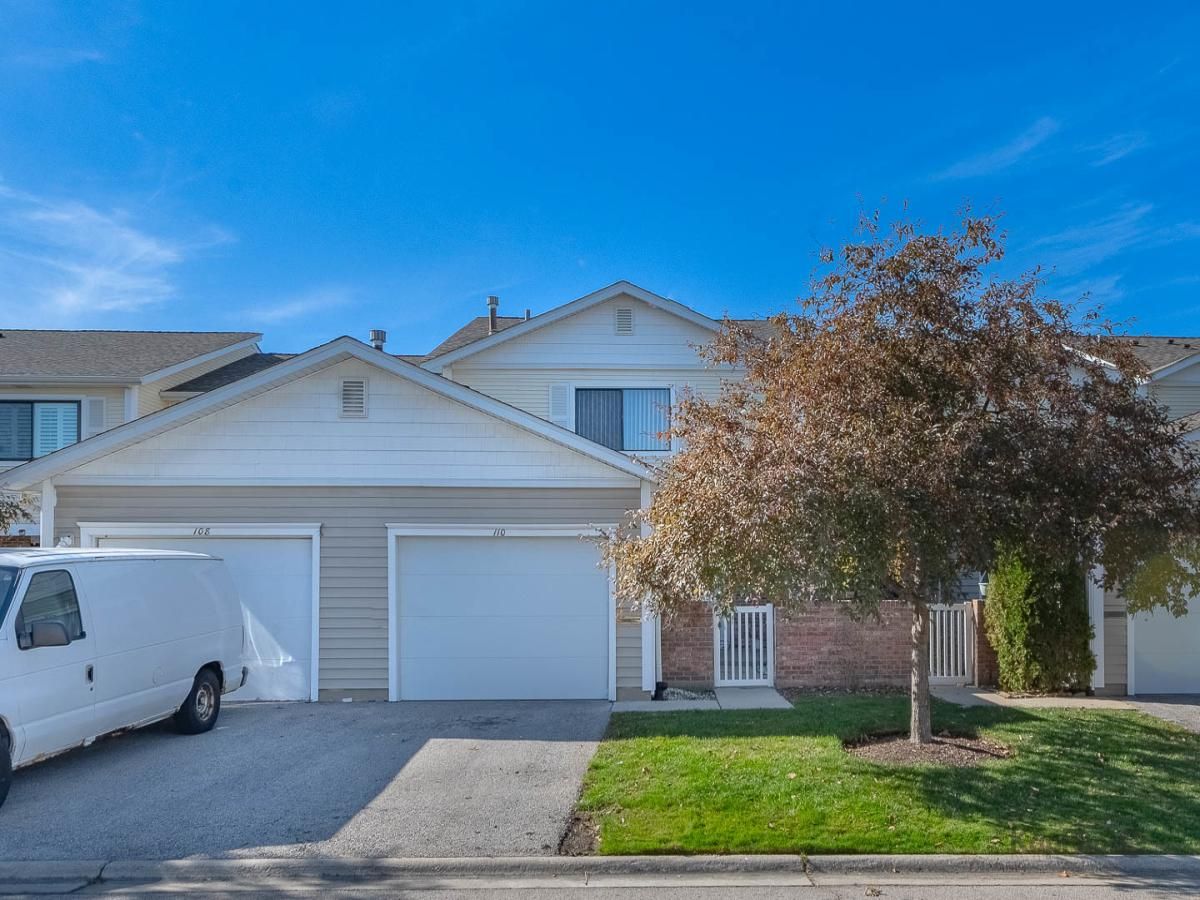 110 N Waterford Drive #21 Schaumburg IL 60194 MLS #MRD12504588 45 MLS #MRD12504588 image #0