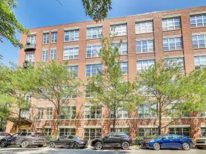 2416 W Foster Avenue #2S Chicago IL 60625 MLS #MRD12498376 58 broker reciprocity