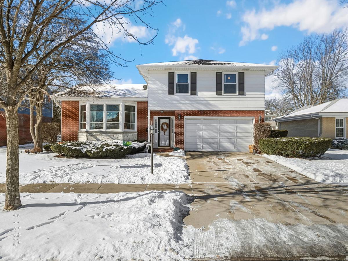 2522 N Brighton Place Arlington Heights IL 60004 MLS #MRD12548373 45 MLS #MRD12548373 image #0