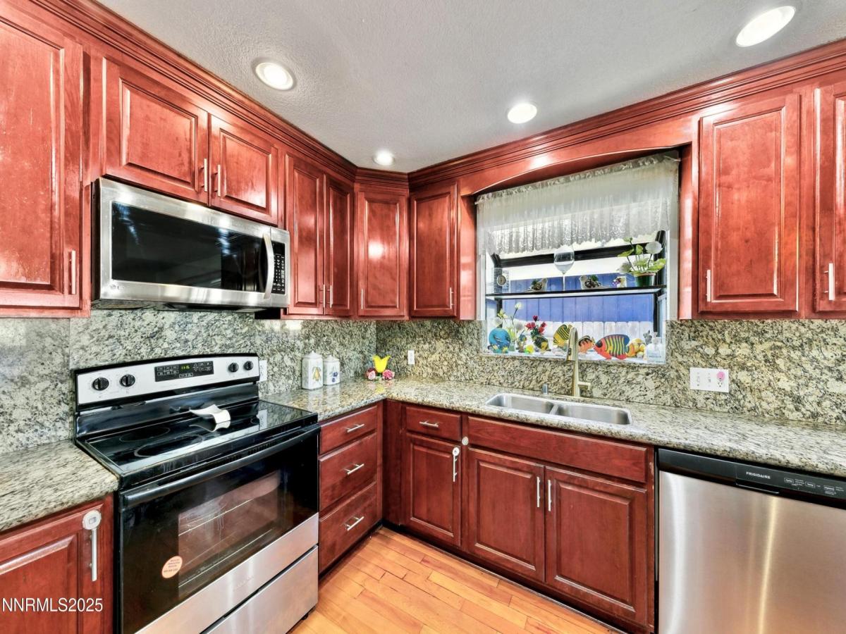 MLS #250052219 image #0