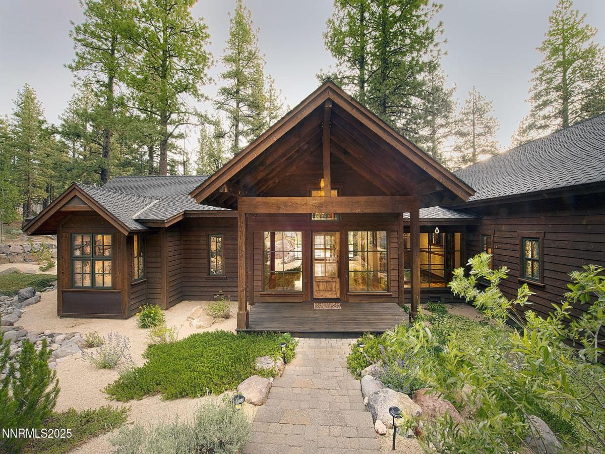 MLS #250052327 image #0