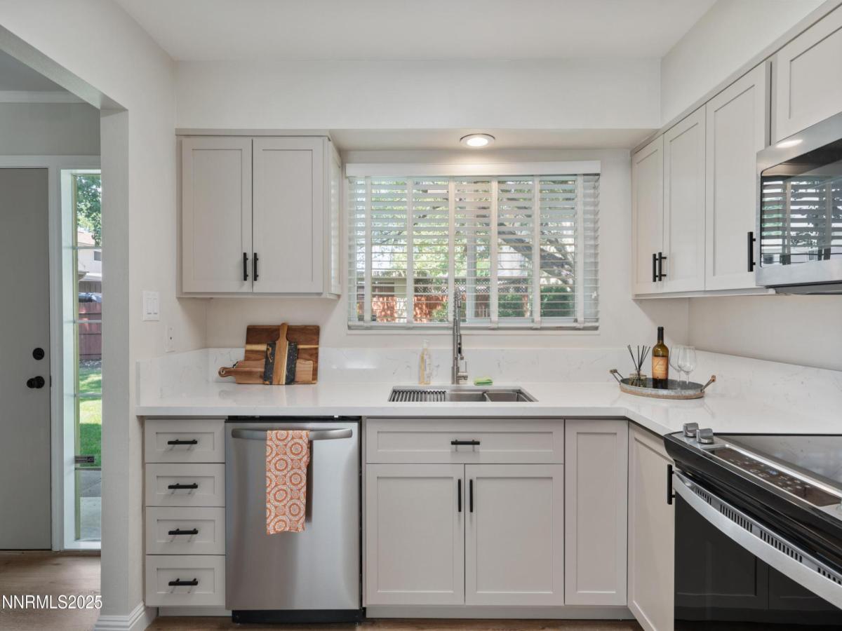 MLS #250052756 image #0