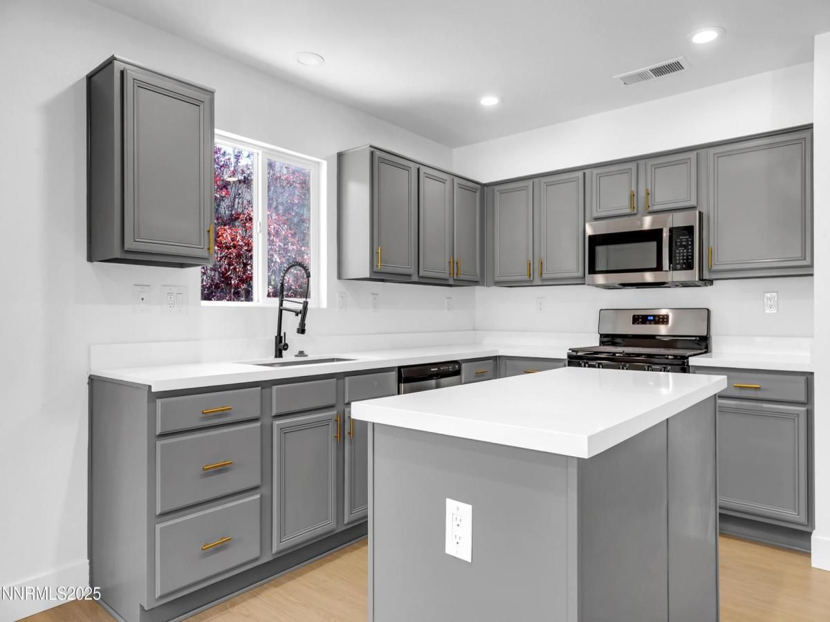 MLS #250052810 image #0