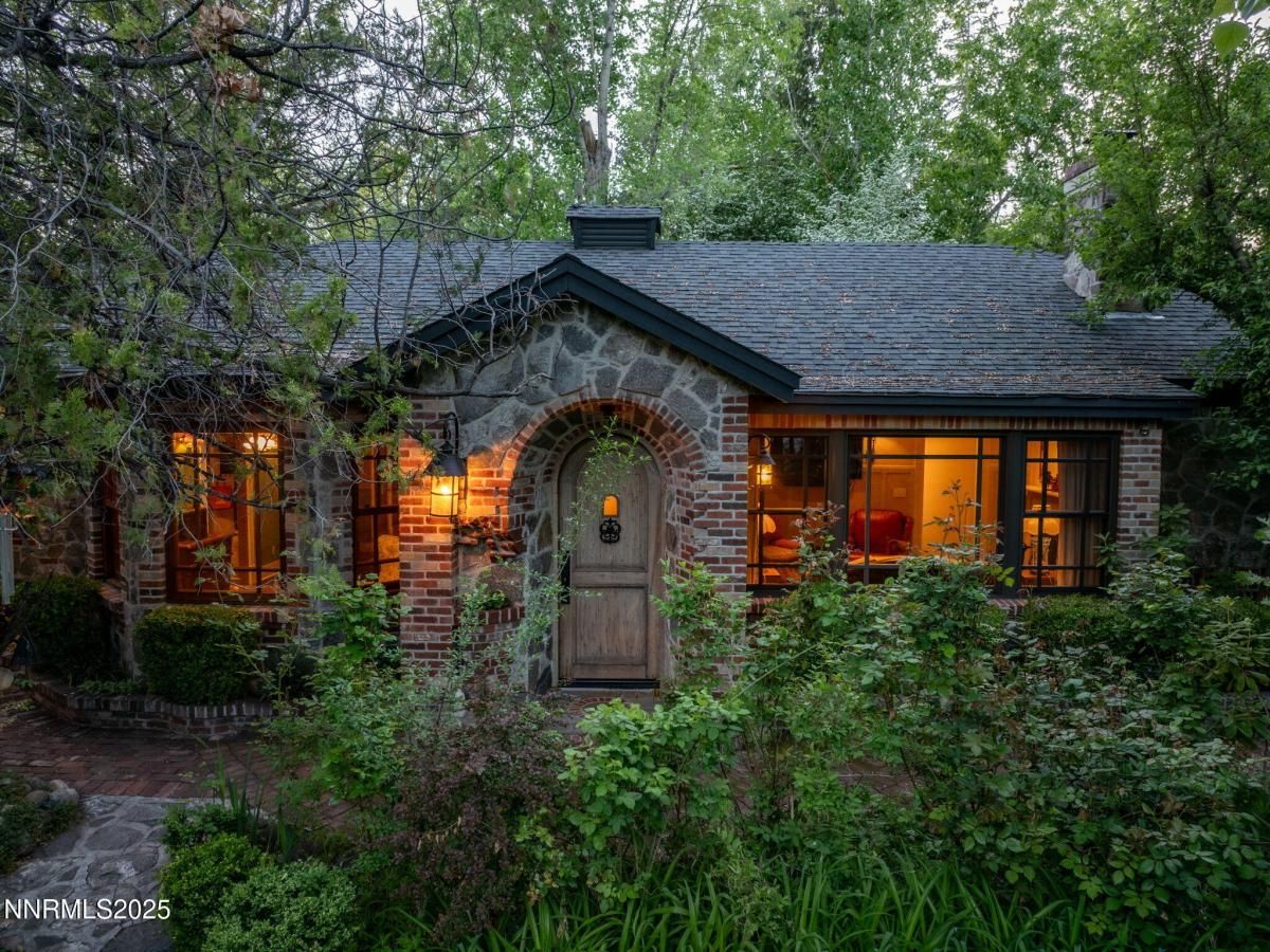 MLS #250057368 image #0