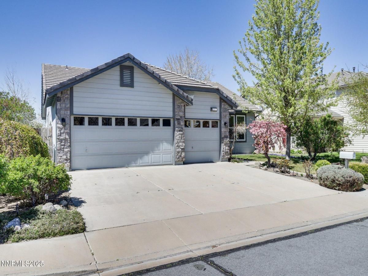 MLS #250059341 image #0