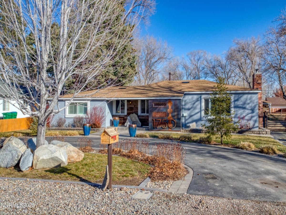 MLS #260000207 image #0