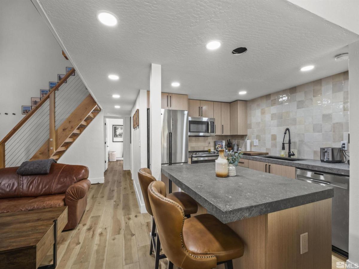 MLS #260000785 image #0