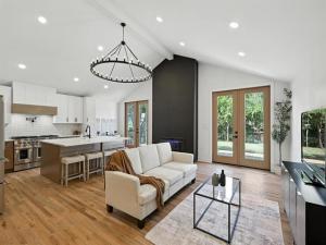 MLS #21017601 image #0