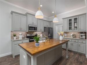 MLS #21022063 image #0