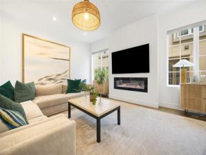 MLS #21040465 image #0