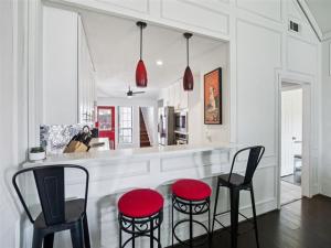 MLS #21041376 image #0