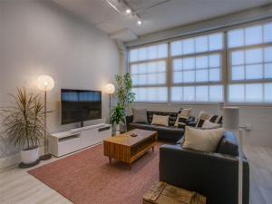 MLS #21043702 image #0