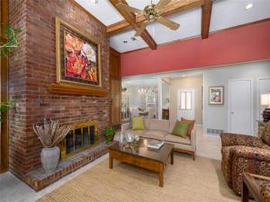 MLS #21048849 image #0