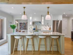 MLS #21061887 image #0
