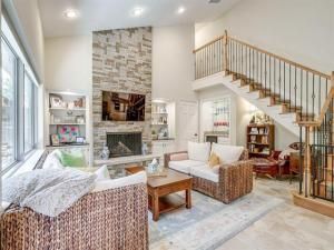 MLS #21018015 image #0