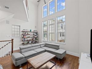 MLS #21071302 image #0