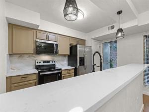 MLS #21042402 image #0