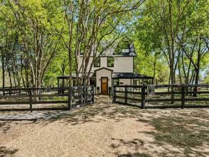 MLS #21233636 image #0