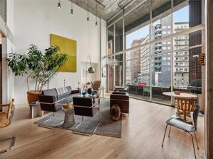 MLS #21248962 image #0