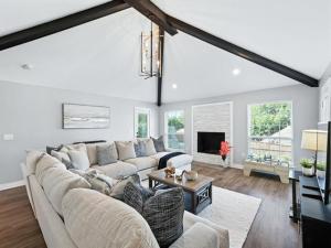 MLS #21294855 image #0