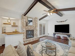 MLS #21330996 image #0