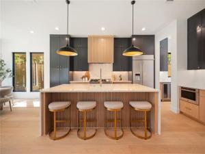 MLS #21339660 image #0