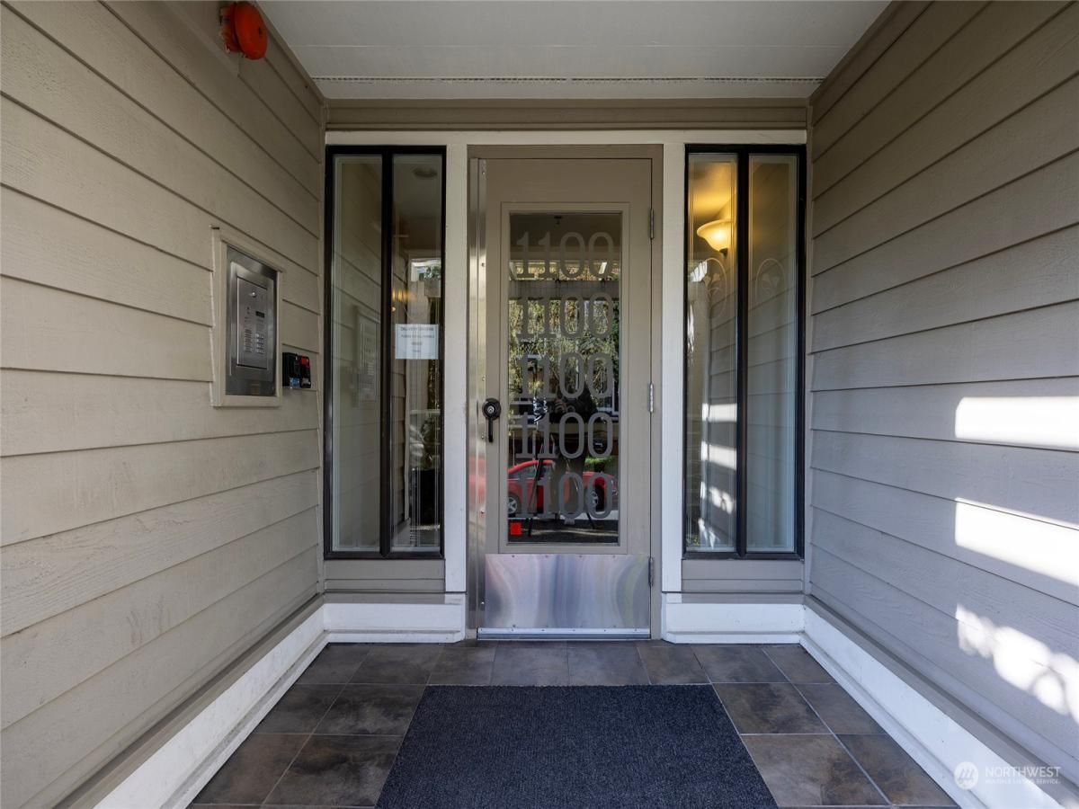 MLS #NWM2218422 image #0