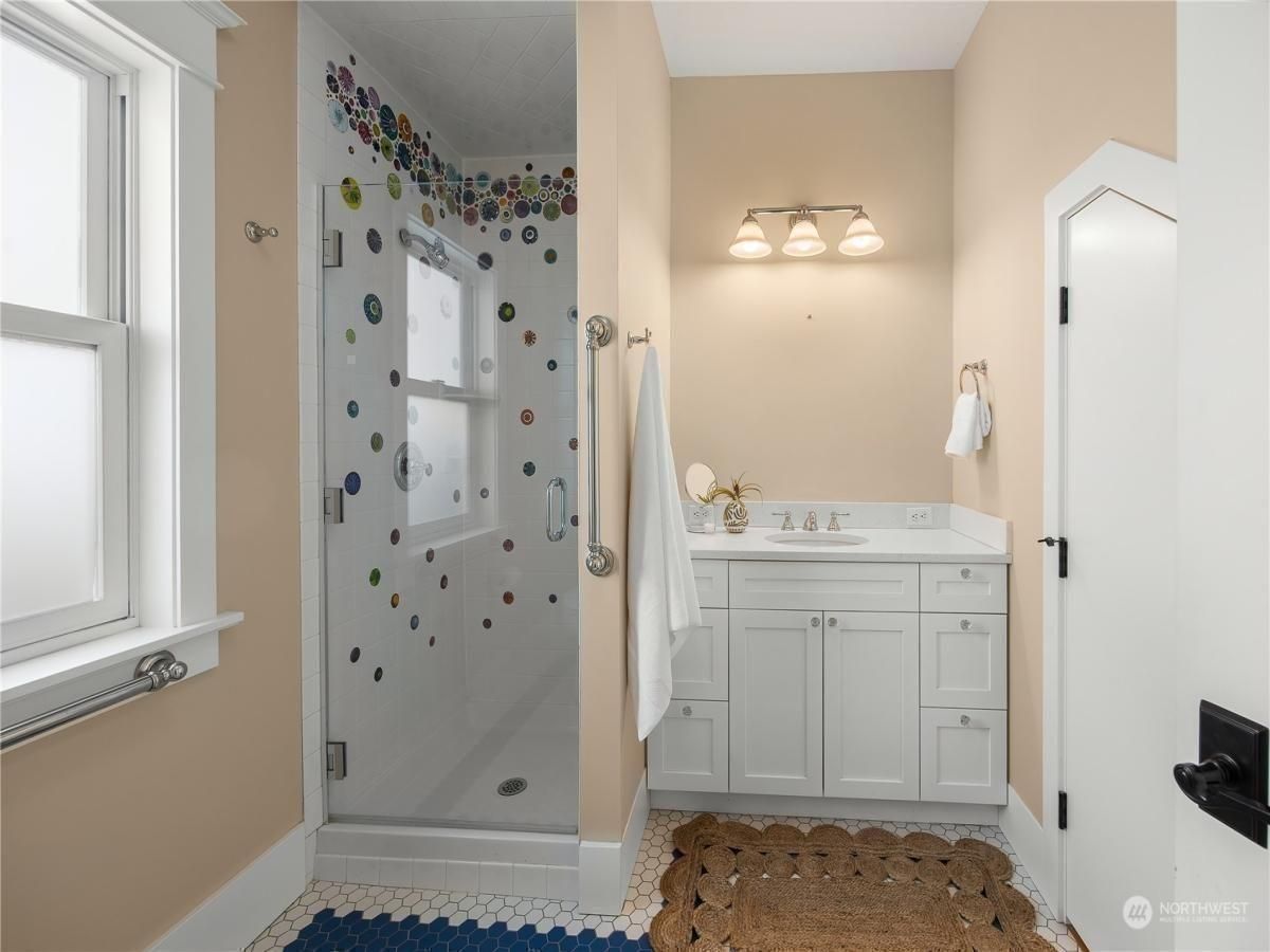 MLS #NWM2286037 image #0