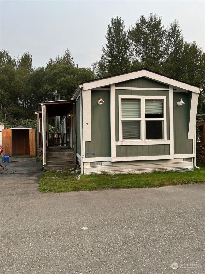 MLS #NWM2288540 image #0