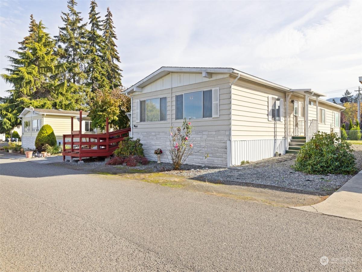 MLS #NWM2301790 image #0
