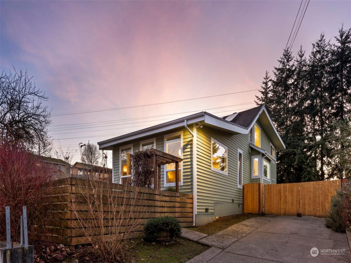 MLS #NWM2312825 image #0