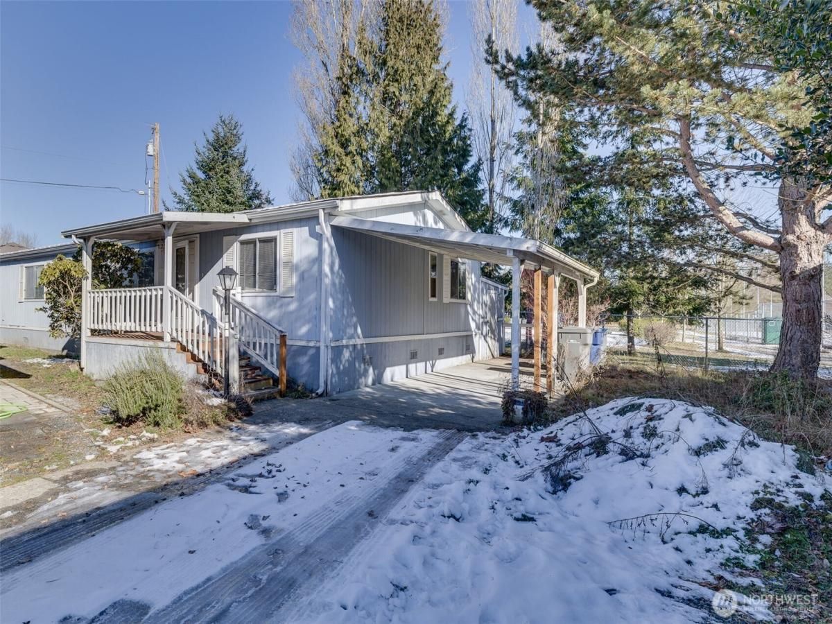 MLS #NWM2322245 image #0