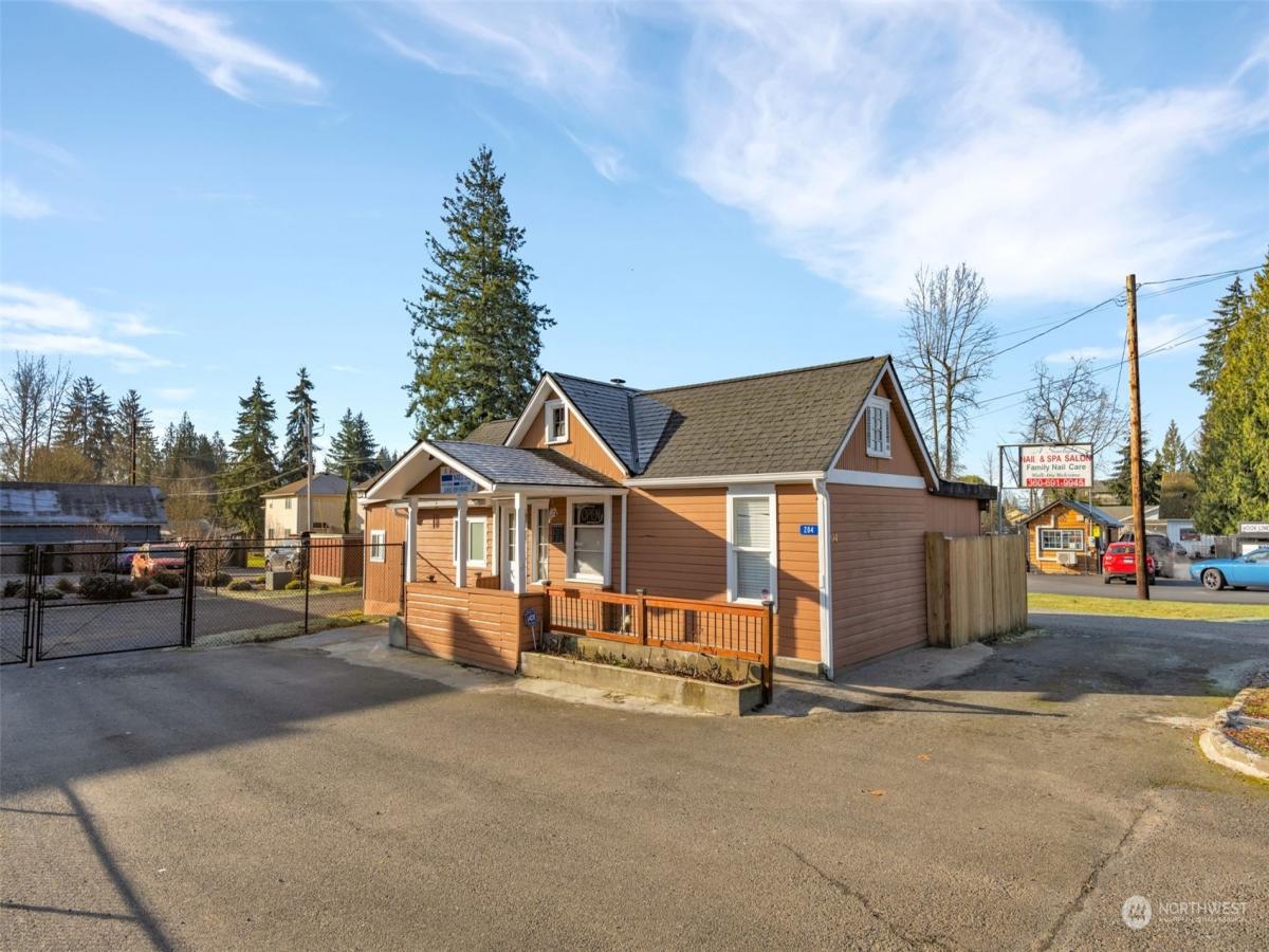 MLS #NWM2326992 image #0