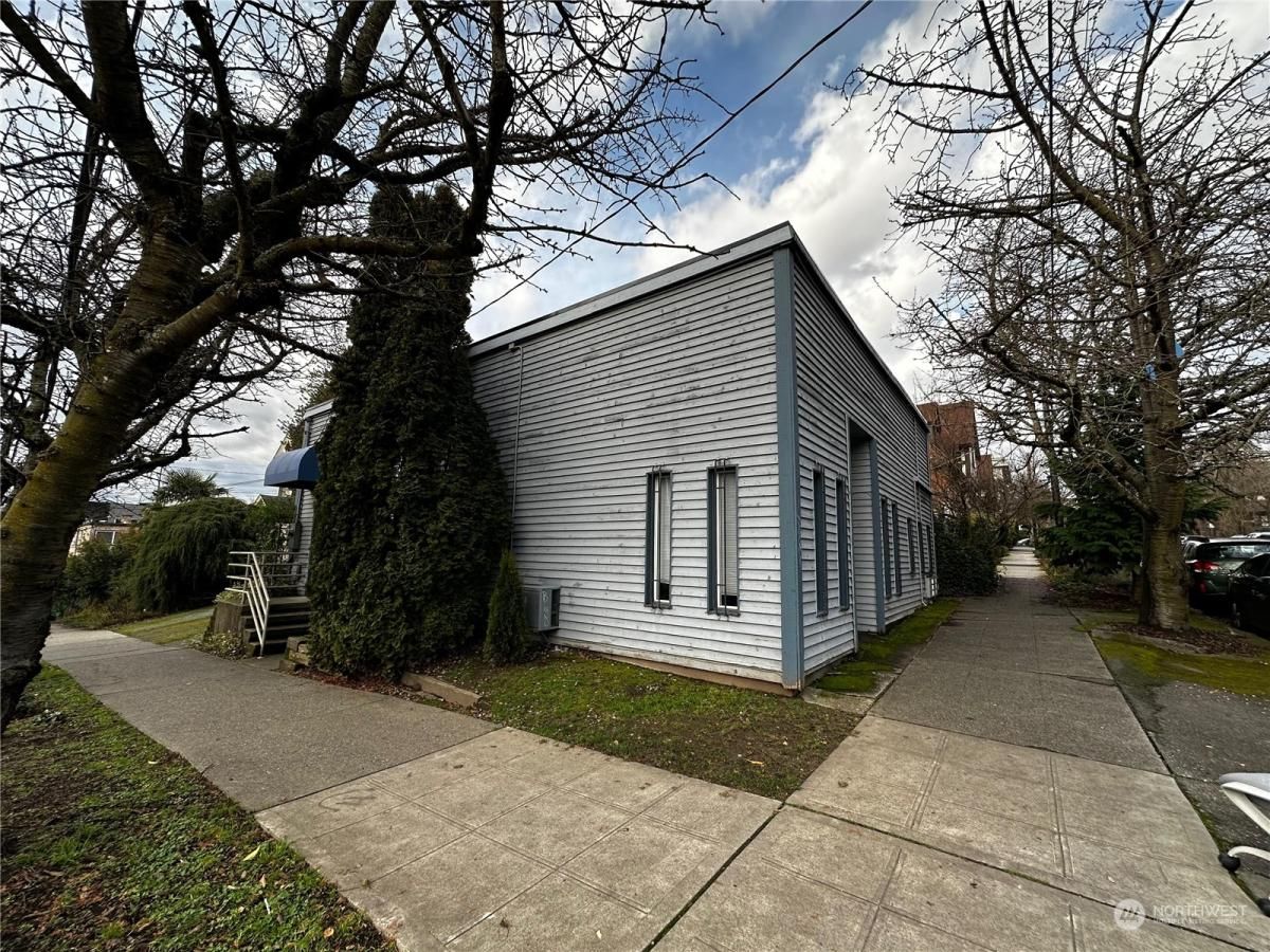 MLS #NWM2328163 image #0