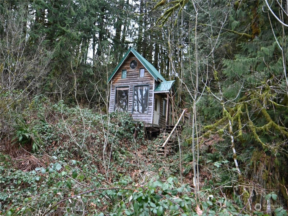 MLS #NWM2328413 image #0