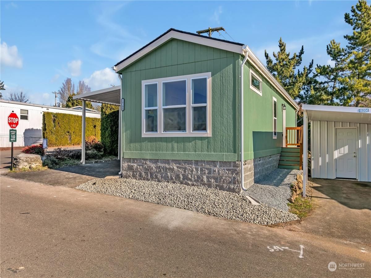 MLS #NWM2328814 image #0