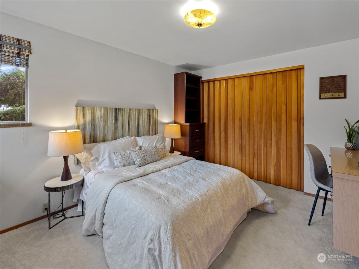 MLS #NWM2328913 image #0