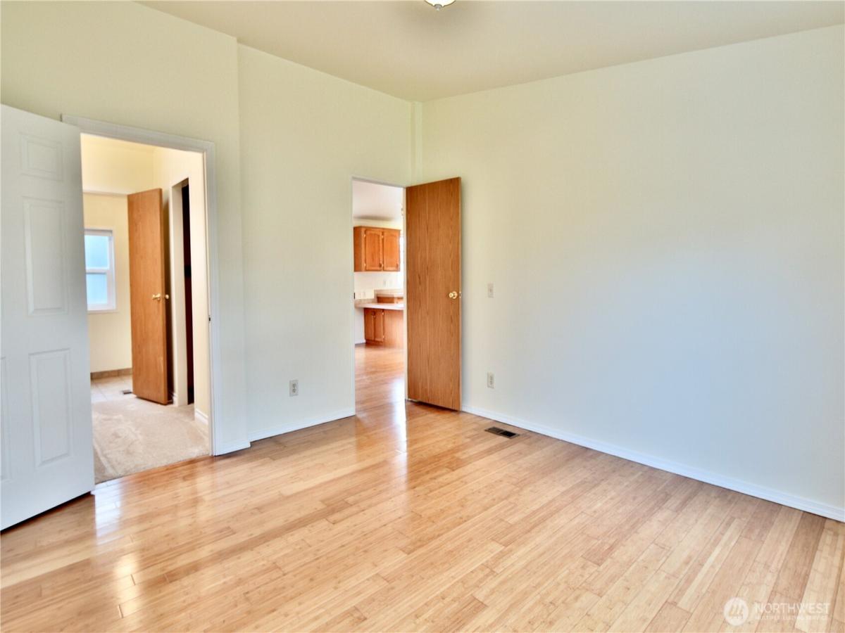 MLS #NWM2335886 image #0