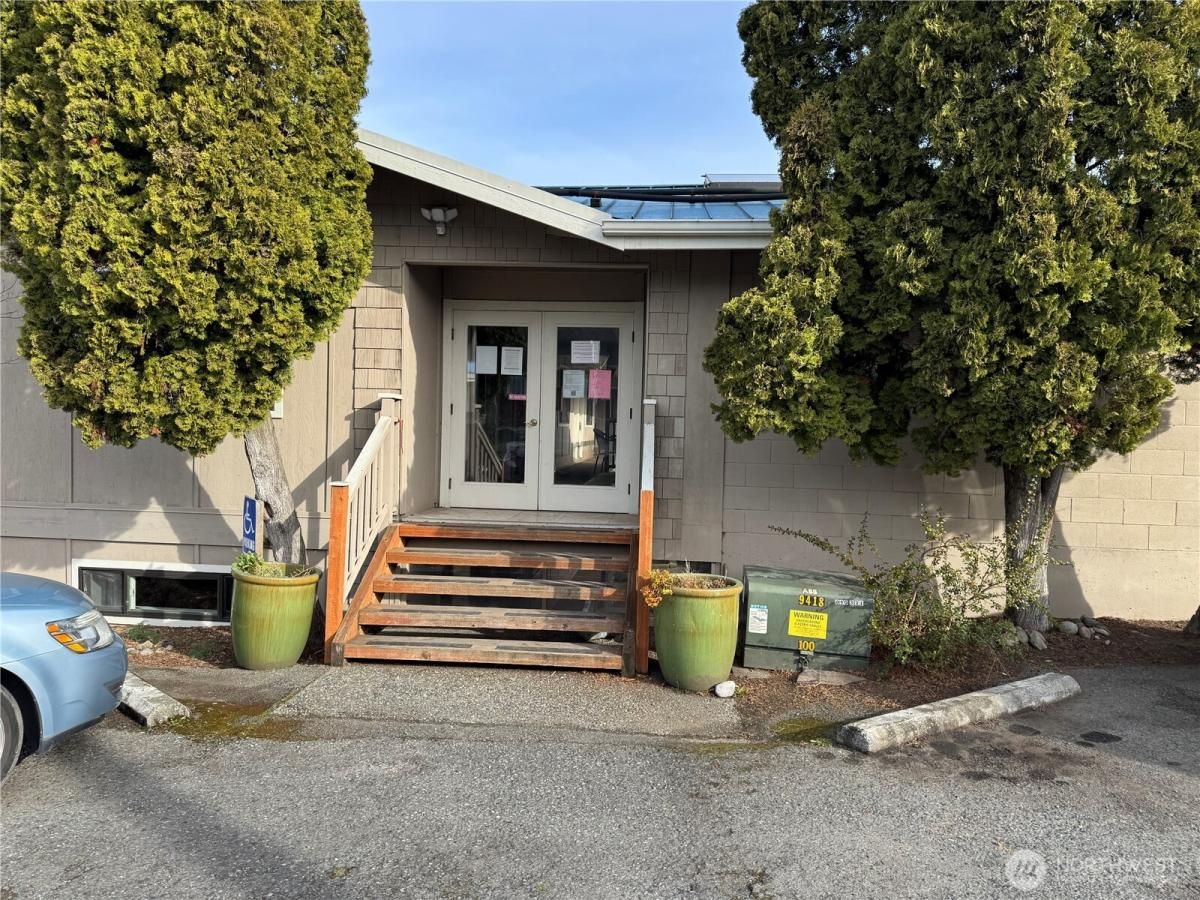 MLS #NWM2336276 image #0